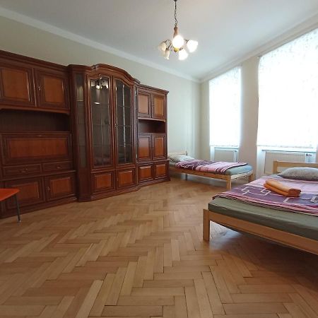 Apartments Captain Flint Praga Esterno foto