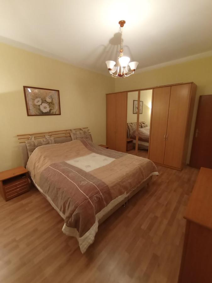 Apartments Captain Flint Praga Esterno foto