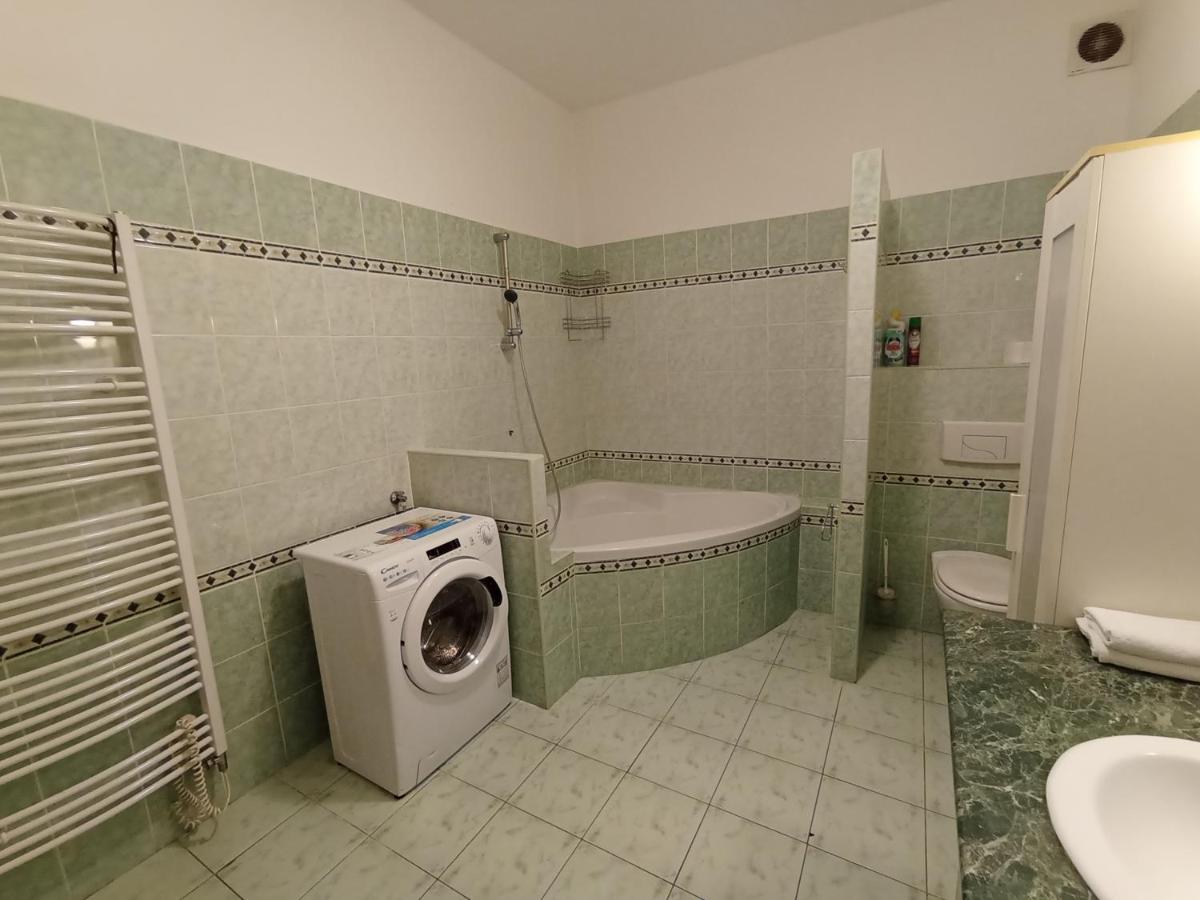 Apartments Captain Flint Praga Esterno foto