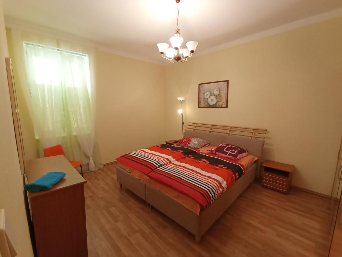 Apartments Captain Flint Praga Esterno foto