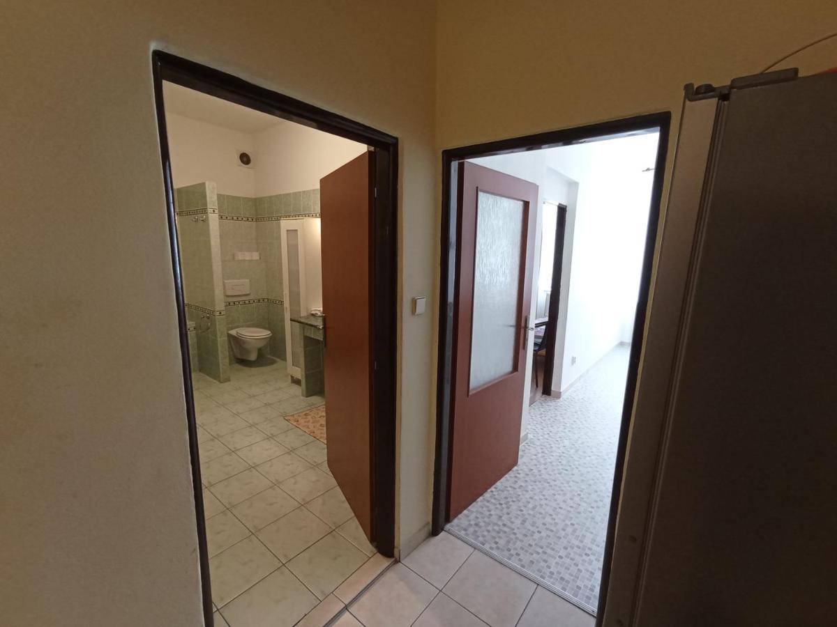 Apartments Captain Flint Praga Esterno foto